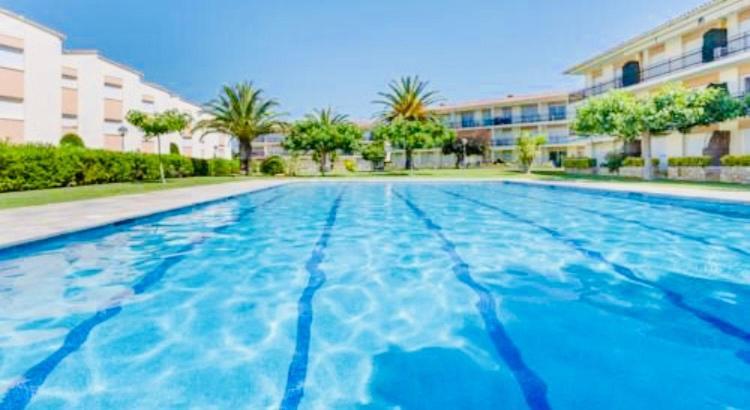 カレリャ・デ・パラフルジェリApartament Amb Piscina I Aparcament - Baixos Amb Jardinetアパートメント エクステリア 写真