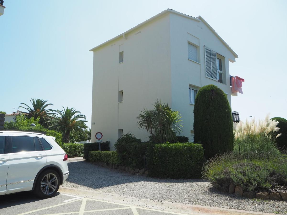 Apartament Amb Piscina I Aparcament - Baixos Amb Jardinet カレリャ・デ・パラフルジェリ エクステリア 写真